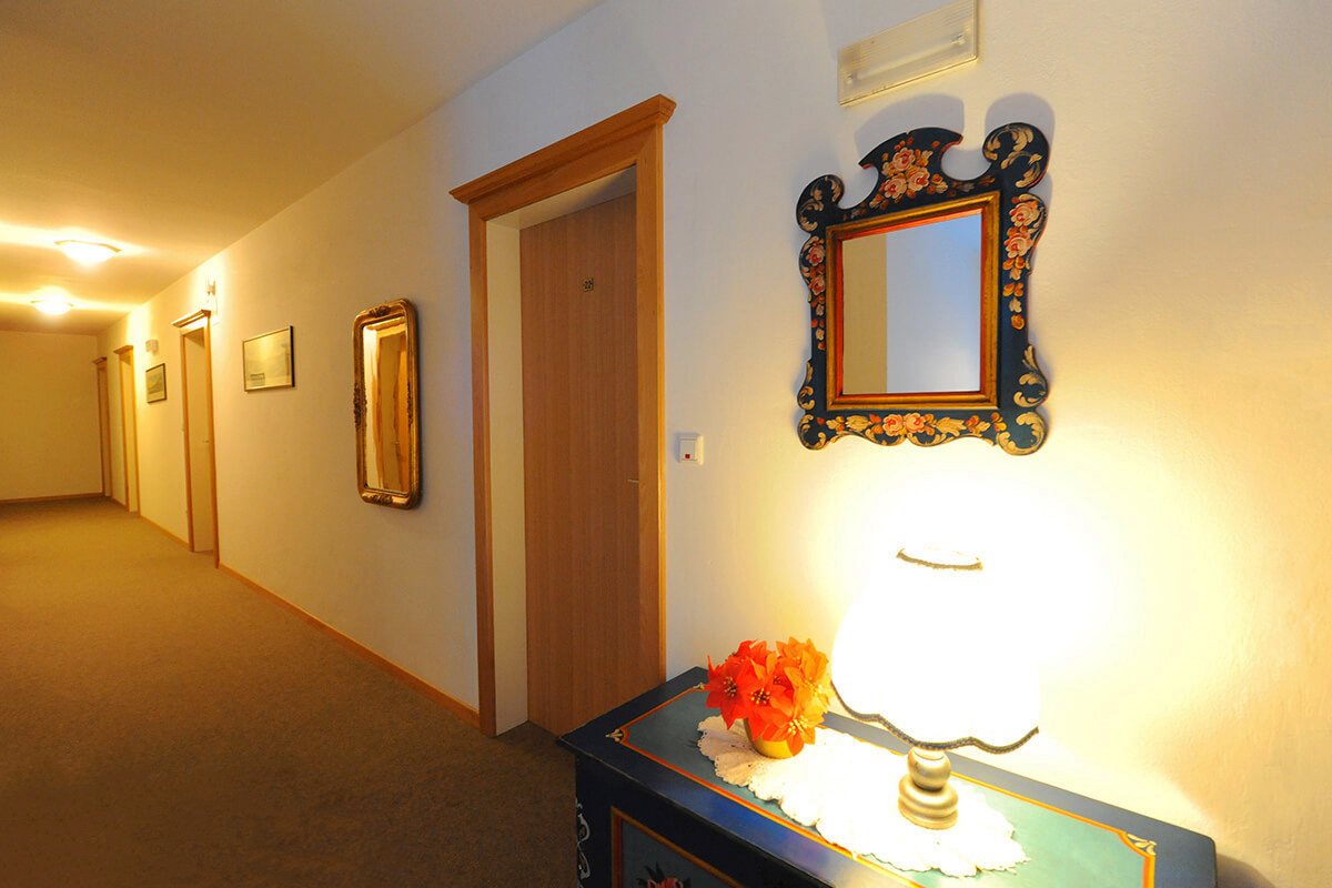 picture-corridor-rooms